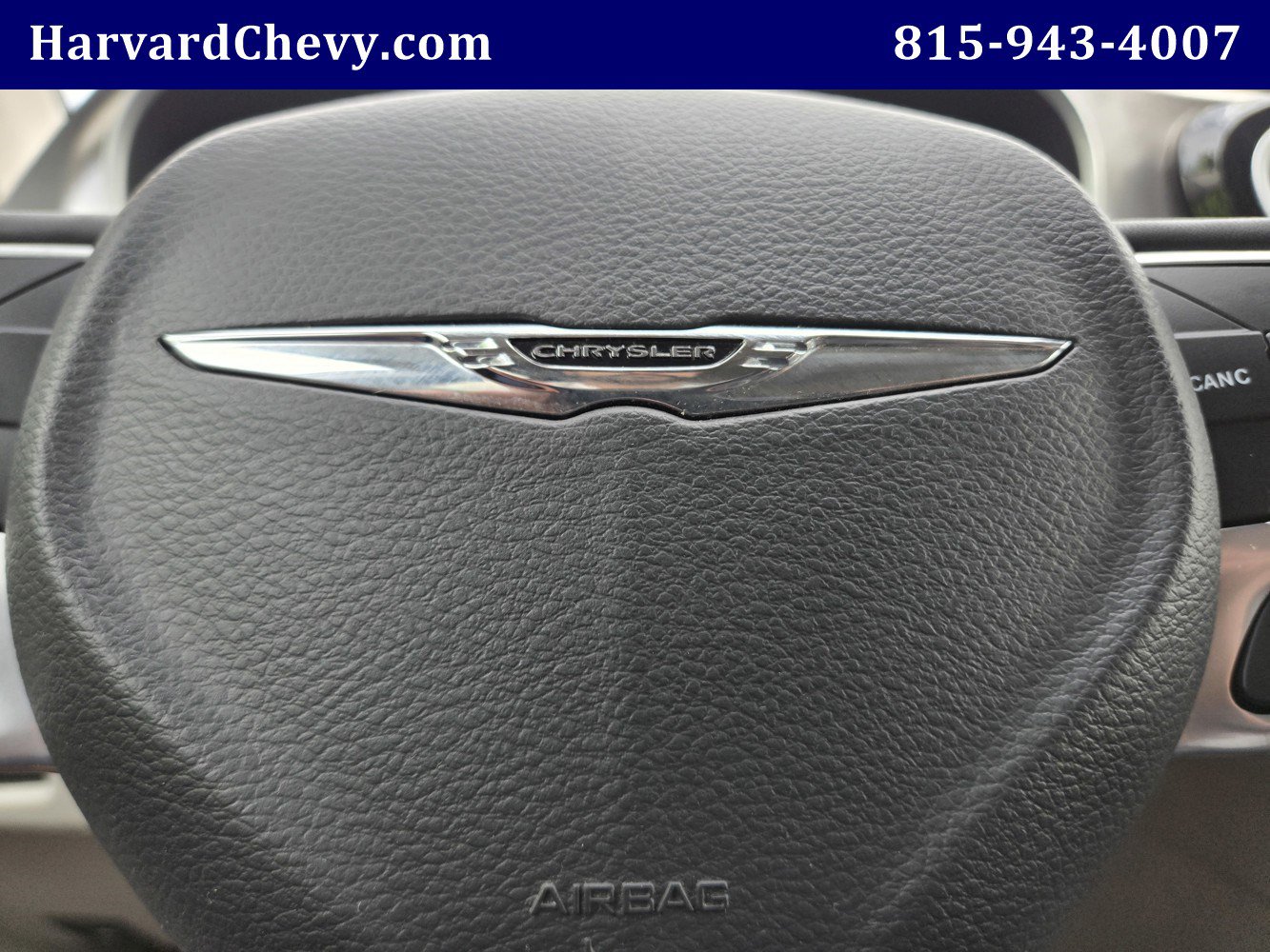 Used 2023 Chrysler Pacifica Touring-L FWD image 23