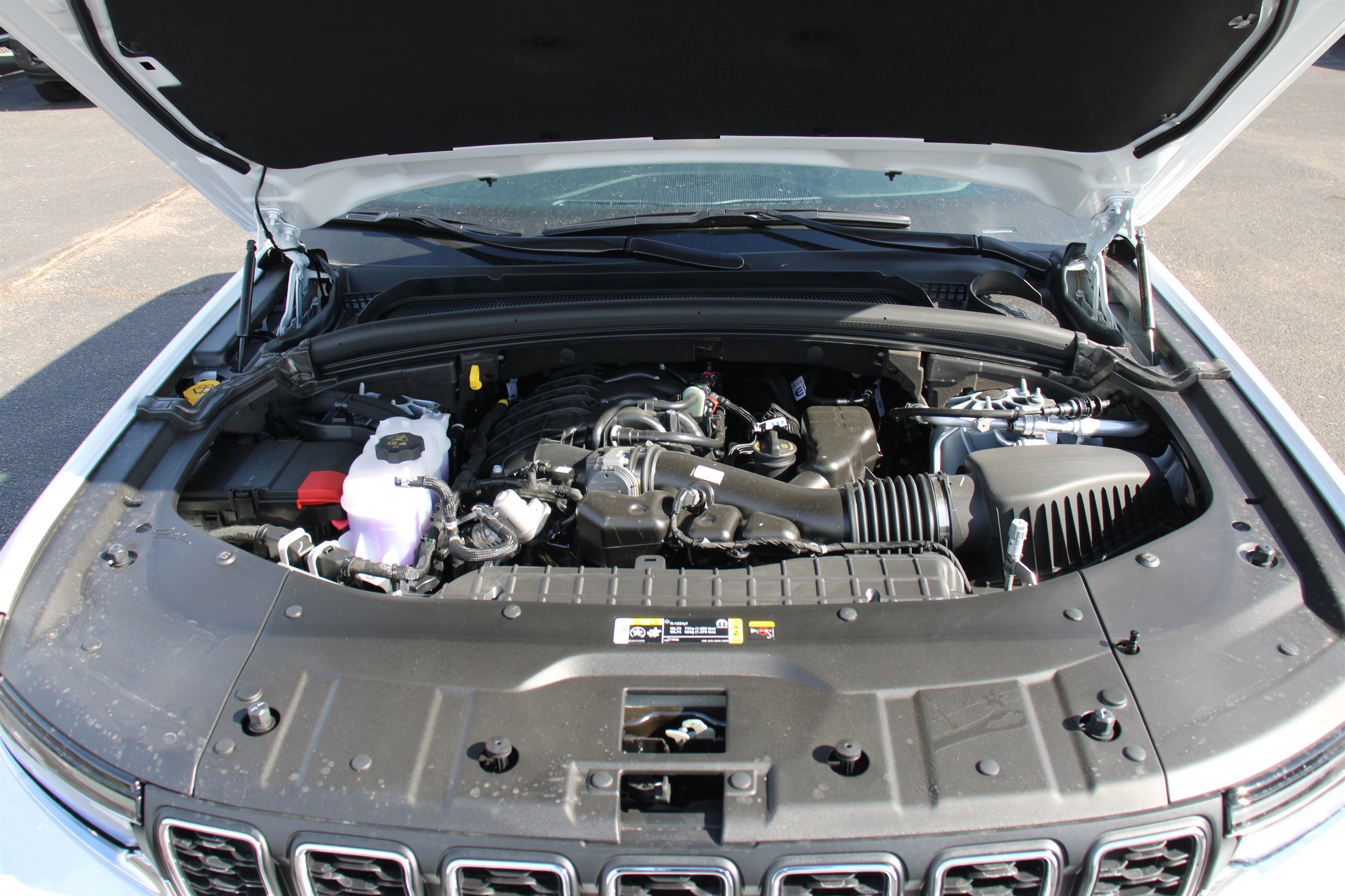 New 2025 Jeep Grand Cherokee Laredo w/ Luxury Tech Group I image 36