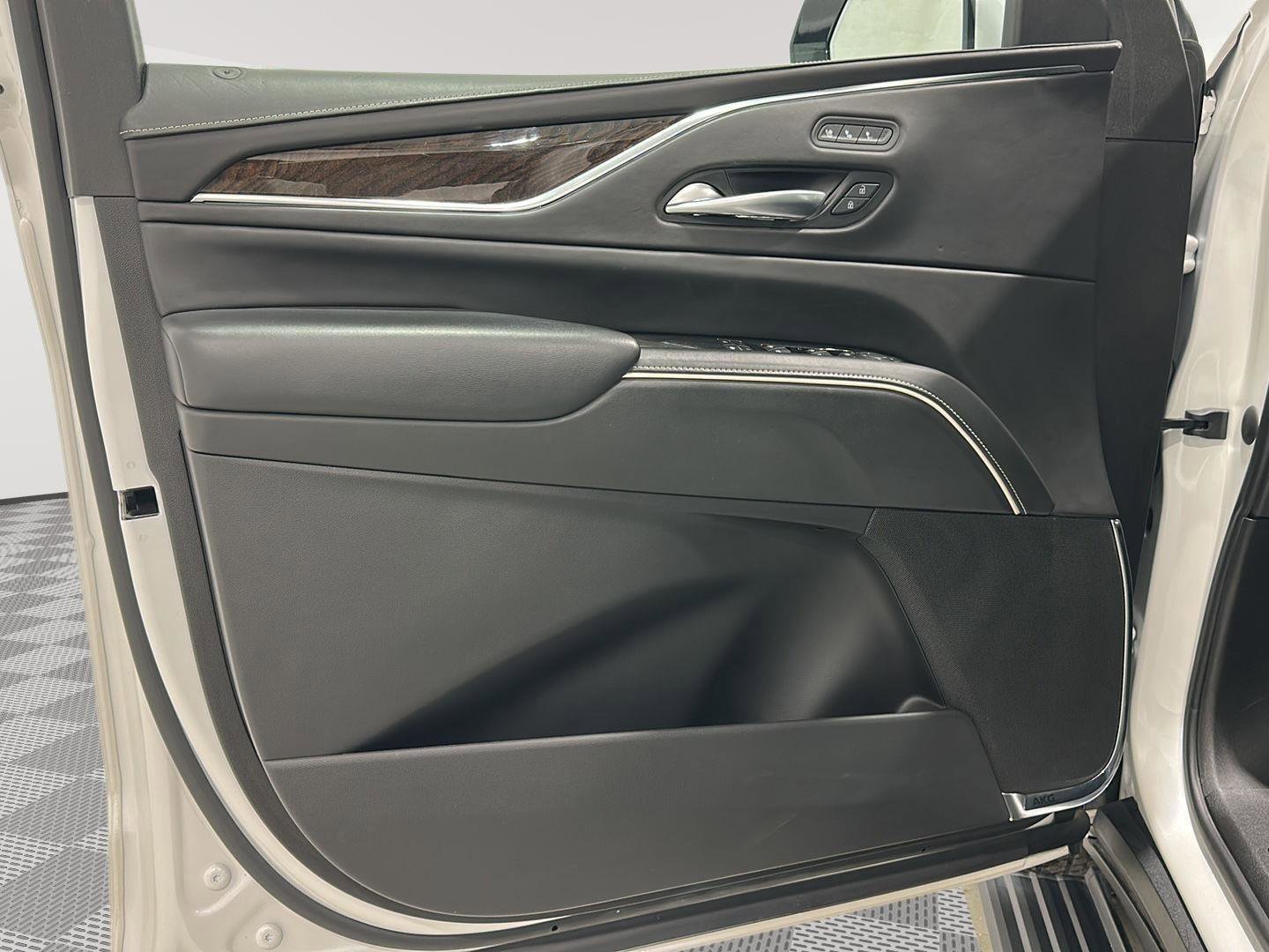 Used 2023 Cadillac Escalade ESV Sport Platinum AWD/4WD image 21