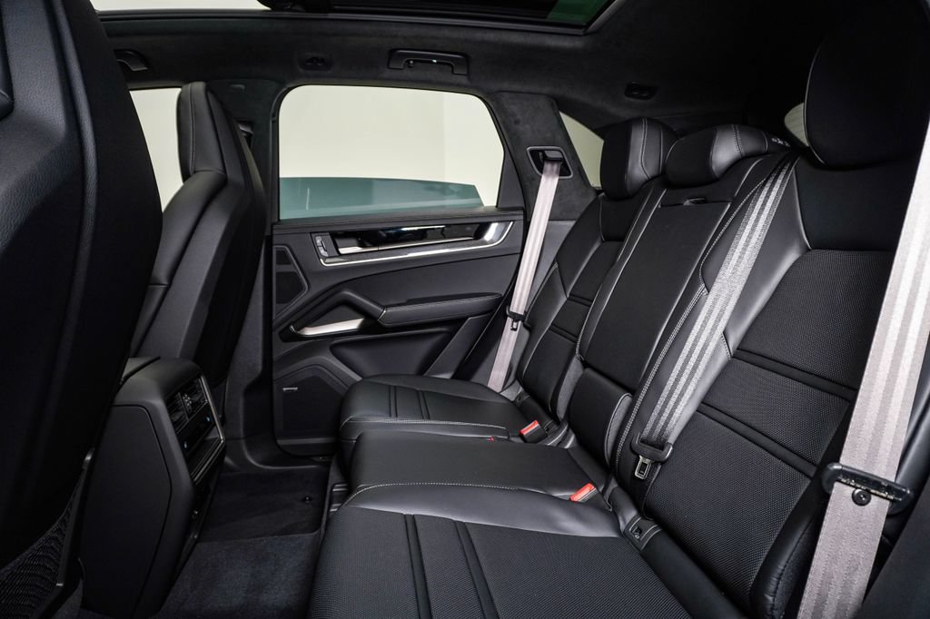New 2026 Porsche Cayenne Turbo AWD/4WD image 18