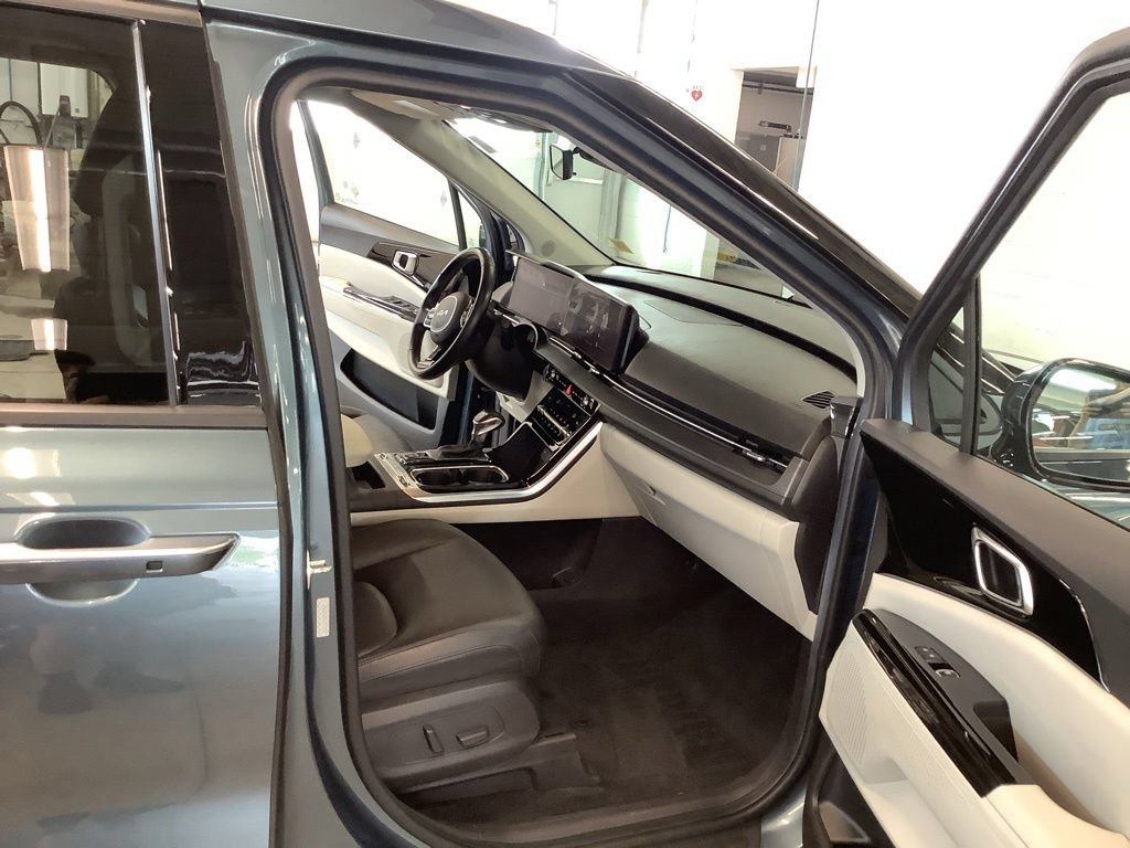 Certified 2023 Kia Carnival SX FWD image 21