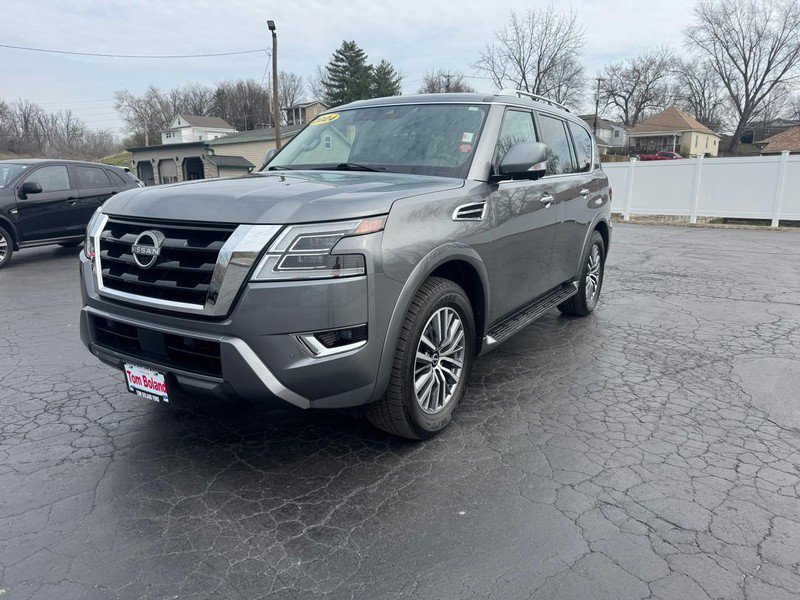 Used 2024 Nissan Armada SL w/ Captain's Chairs Package image 3