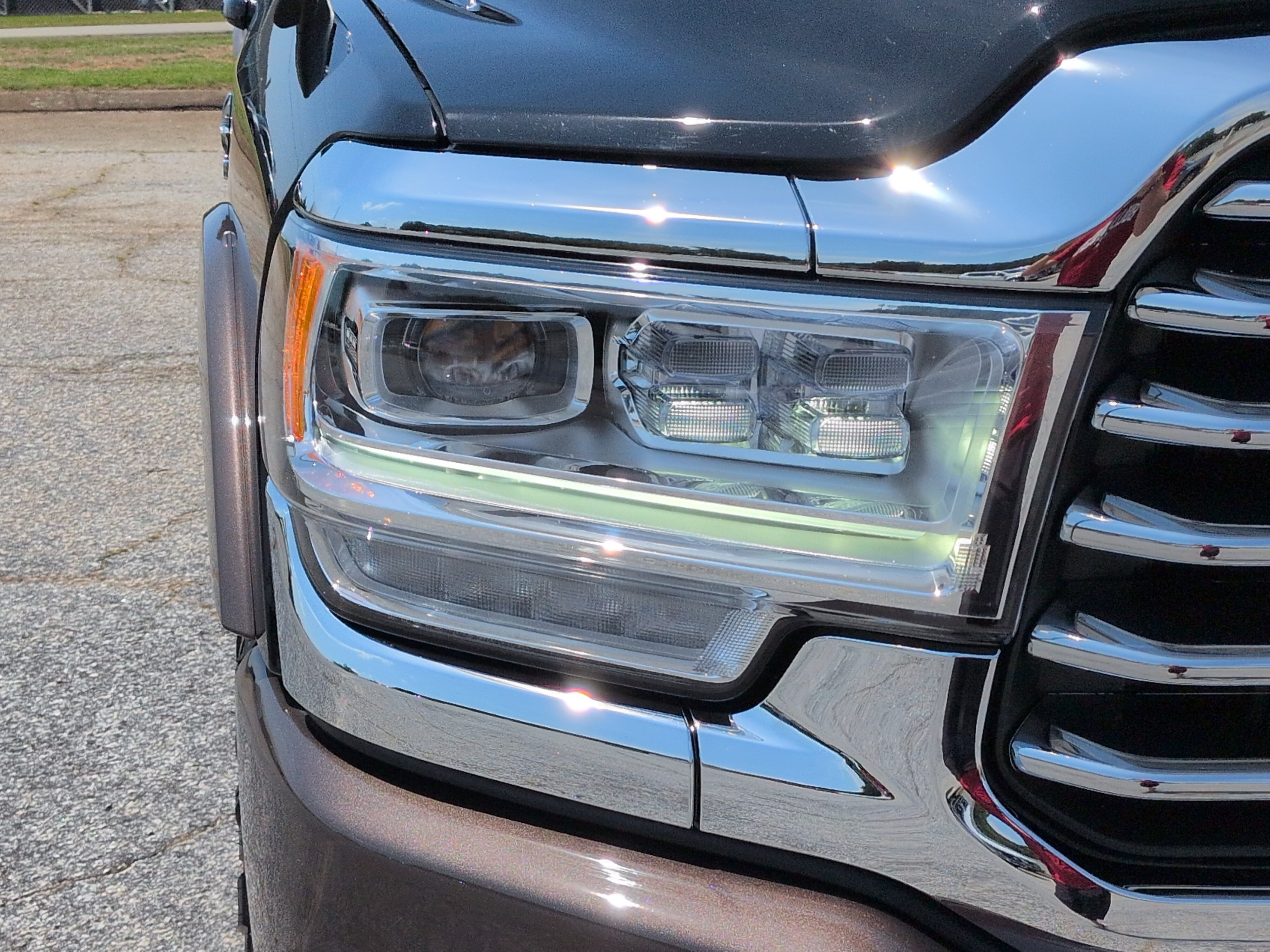 Used 2024 RAM 2500 Limited w/ Safety Group AWD/4WD image 8