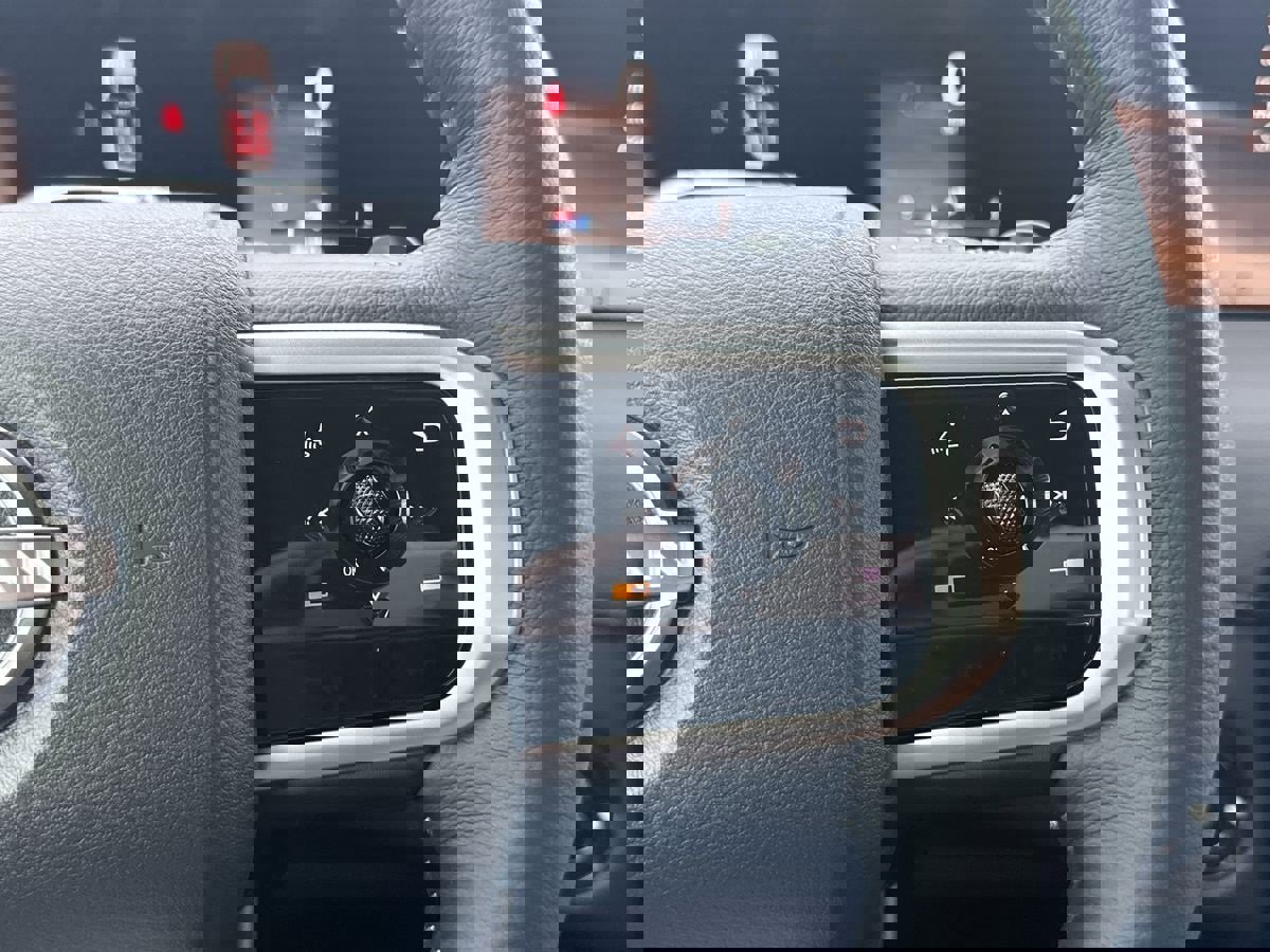 New 2026 Nissan Armada SL w/ Captain's Chari Seat Package image 26