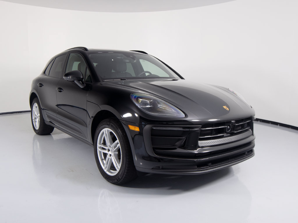 Certified 2026 Porsche Macan AWD/4WD image 12