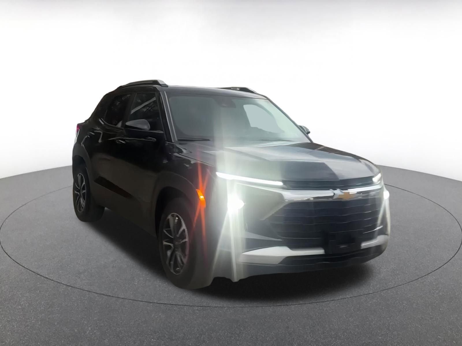 Used 2025 Chevrolet TrailBlazer LT image 3