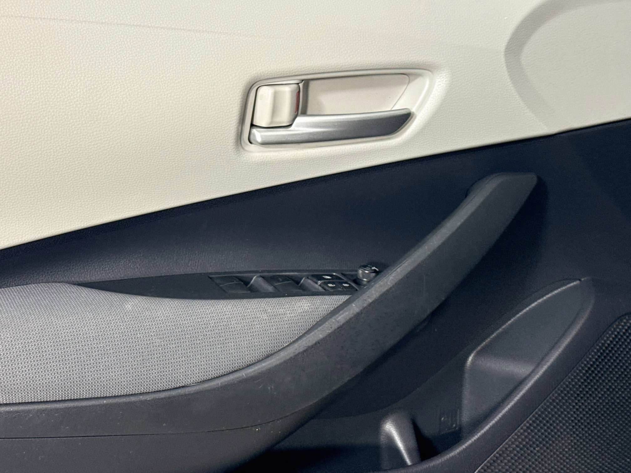 Used 2020 Toyota Corolla LE FWD image 24