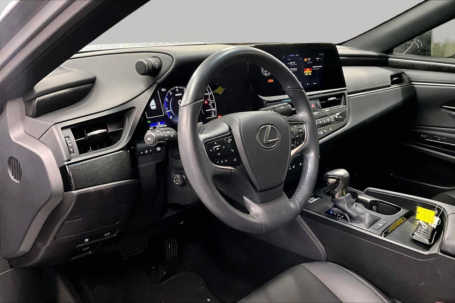 Used 2024 Lexus ES 350 w/ Premium Package FWD image 18