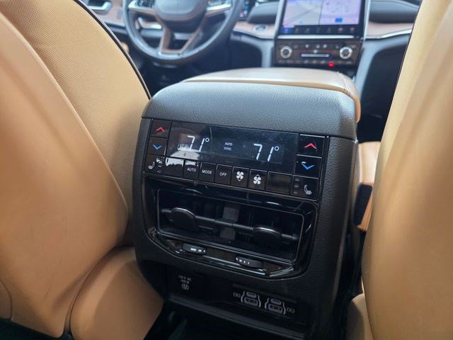 Used 2022 Jeep Grand Cherokee Summit w/ Advanced Protech Group IV AWD/4WD image 13
