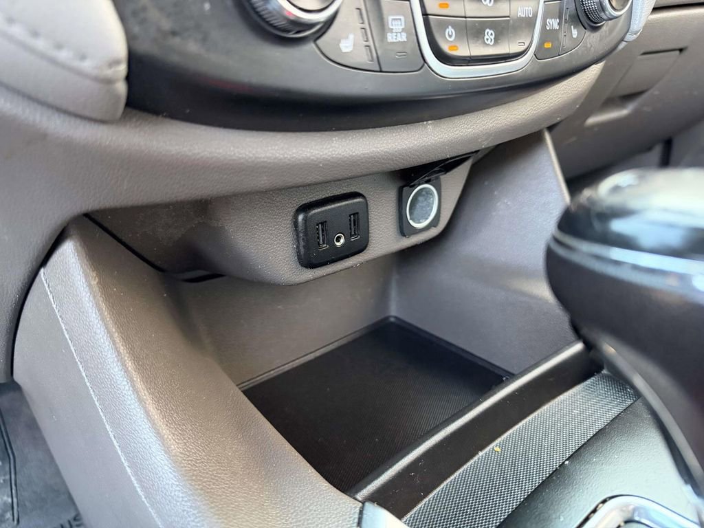 Used 2020 Chevrolet Traverse LT w/ Driver Confidence II Package image 41