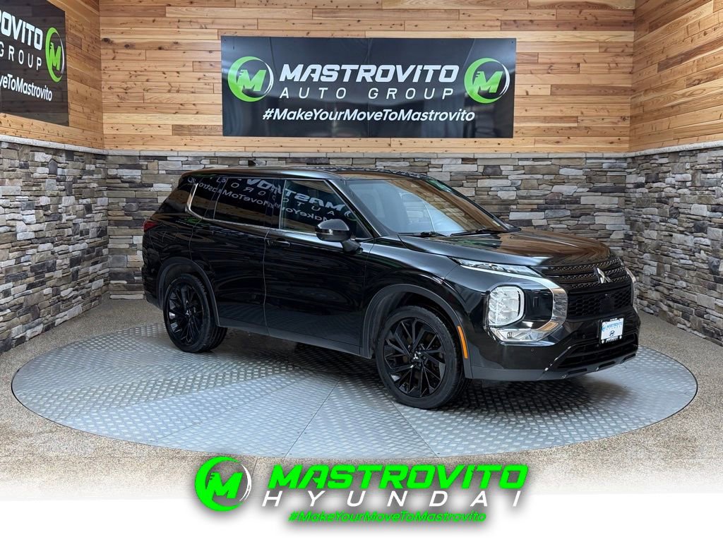 Used 2023 Mitsubishi Outlander SE Black Edition image 1