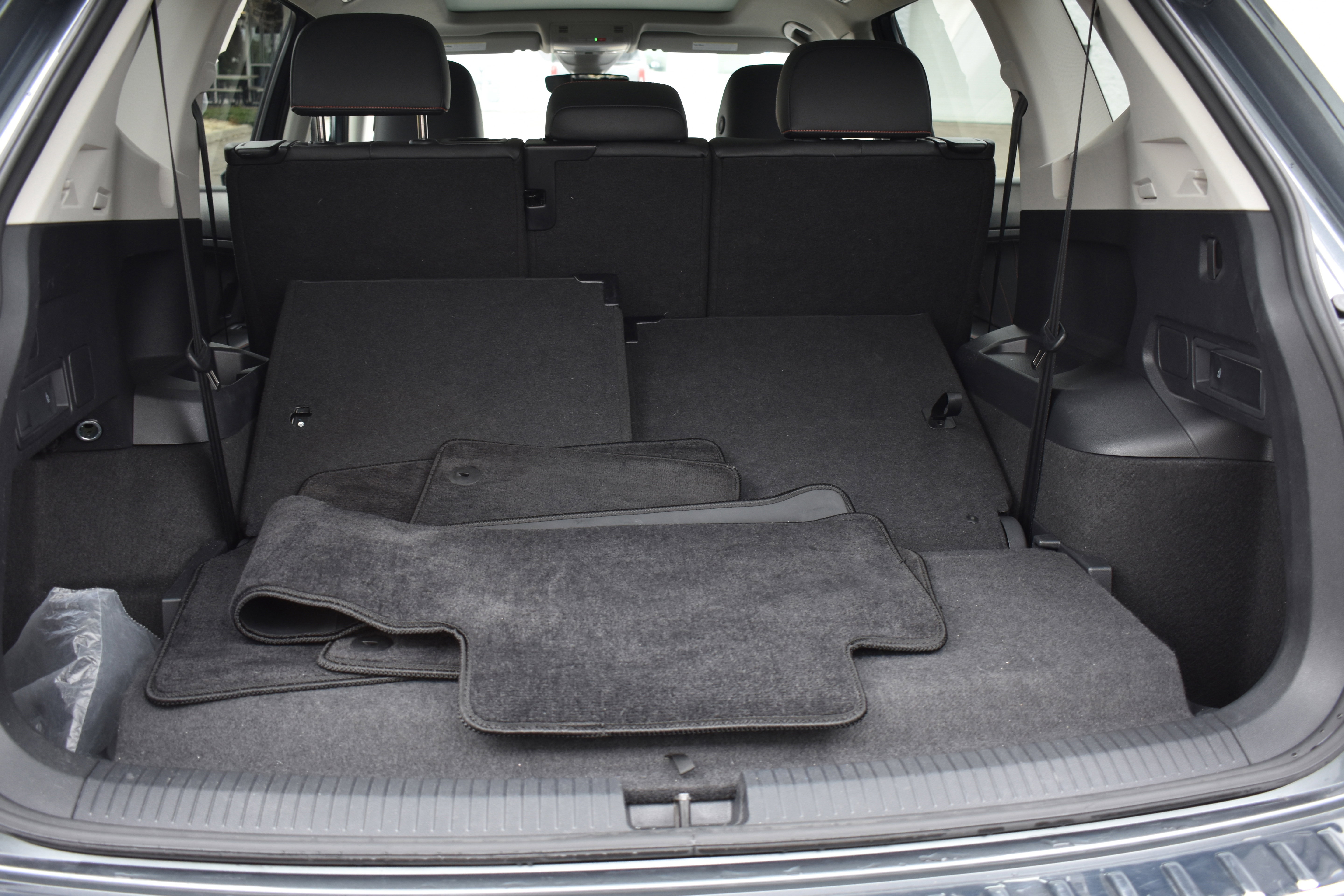 Used 2024 Volkswagen Tiguan Wolfsburg Edition image 34