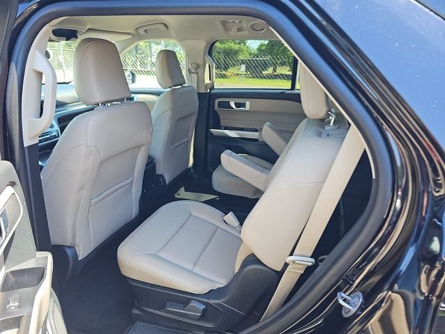 Used 2023 Ford Explorer XLT w/ Equipment Group 202A AWD/4WD image 17