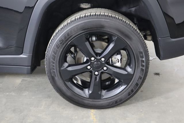 Used 2025 Jeep Grand Cherokee Altitude AWD/4WD image 45