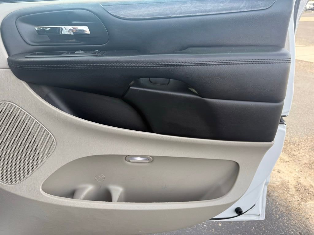 Used 2018 Dodge Grand Caravan SE w/ UConnect Hands-Free Group image 53