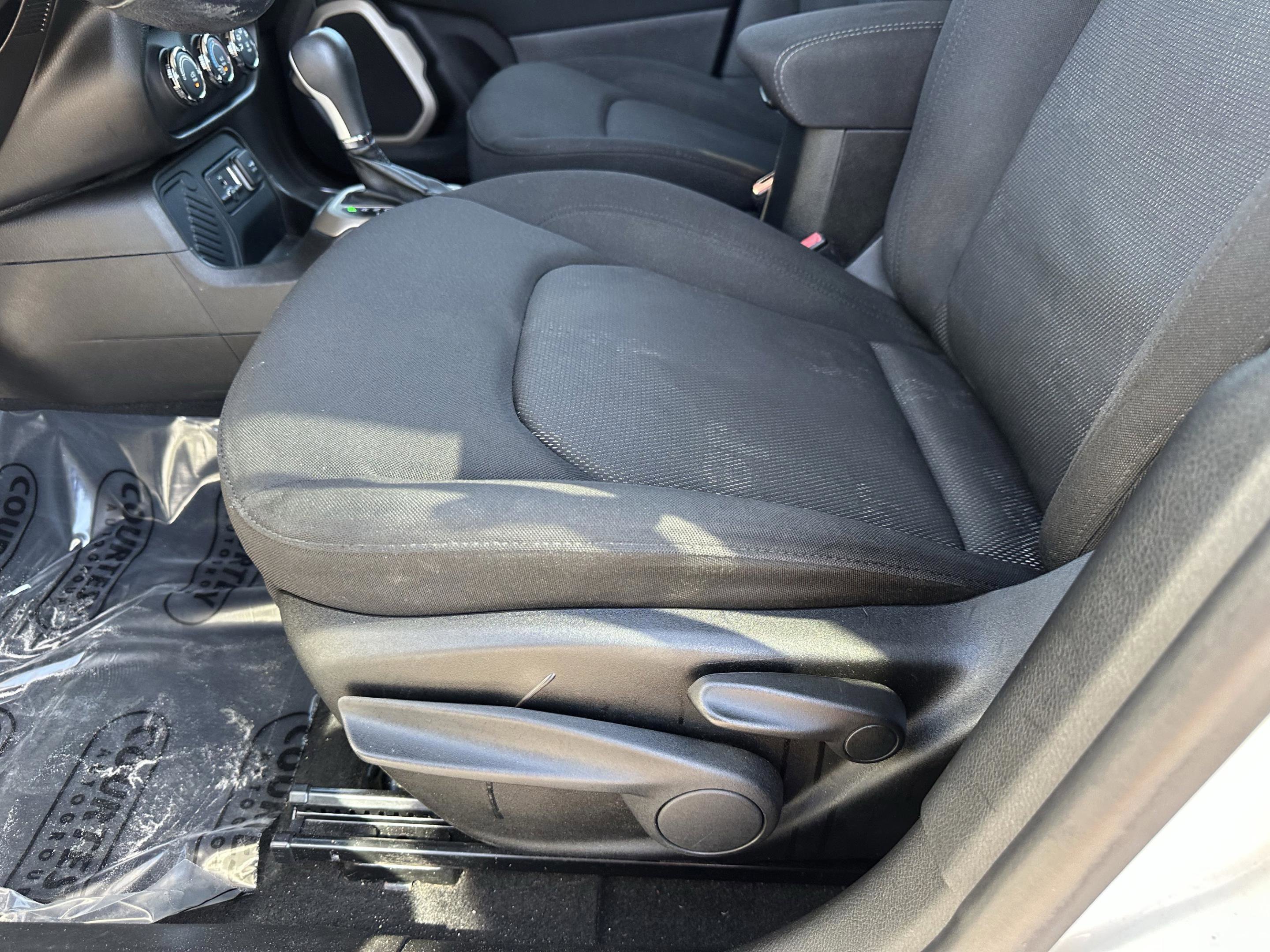 Used 2017 Jeep Renegade Latitude image 20