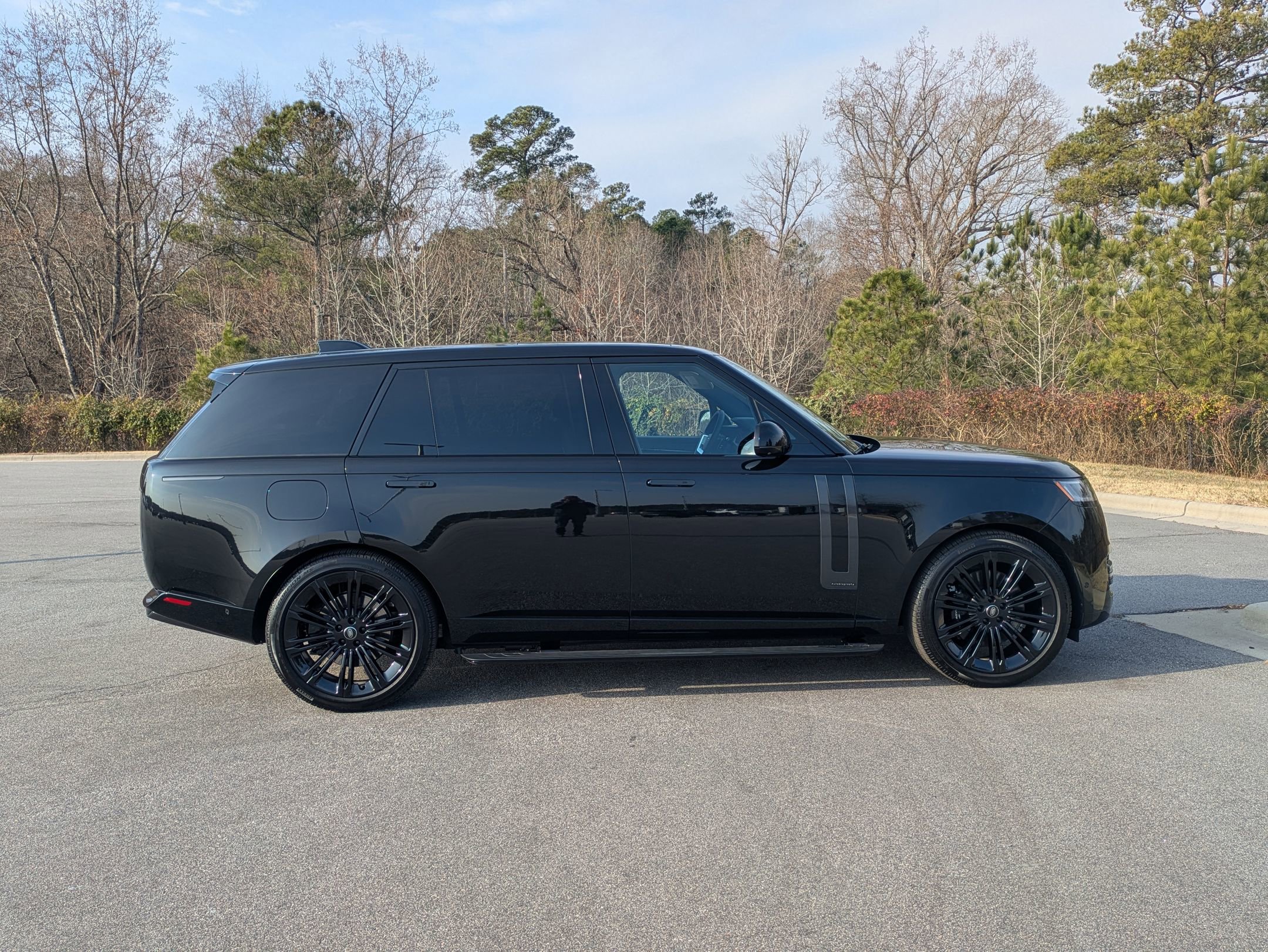 Used 2025 Land Rover Range Rover Long Wheelbase Autobiography image 4