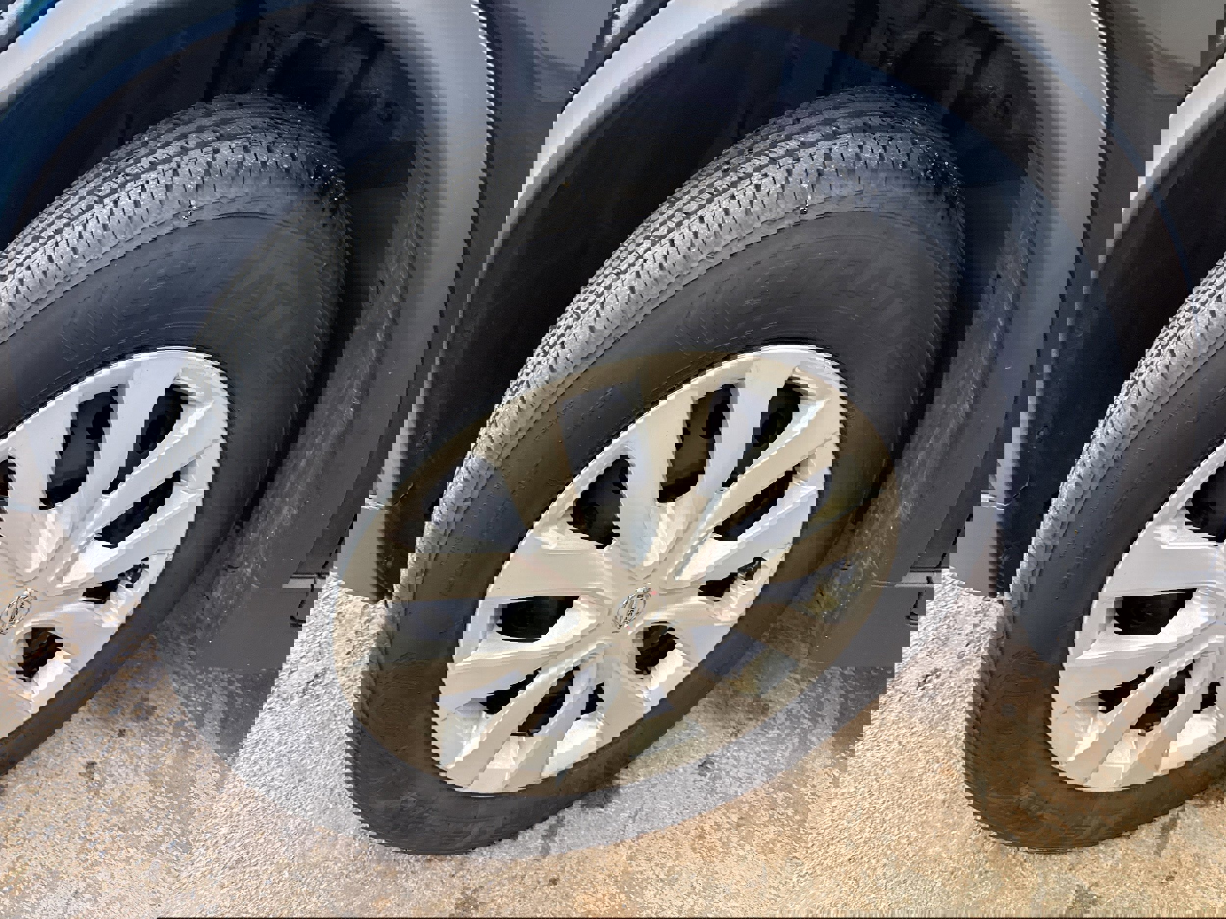 Used 2020 Nissan Rogue S image 4