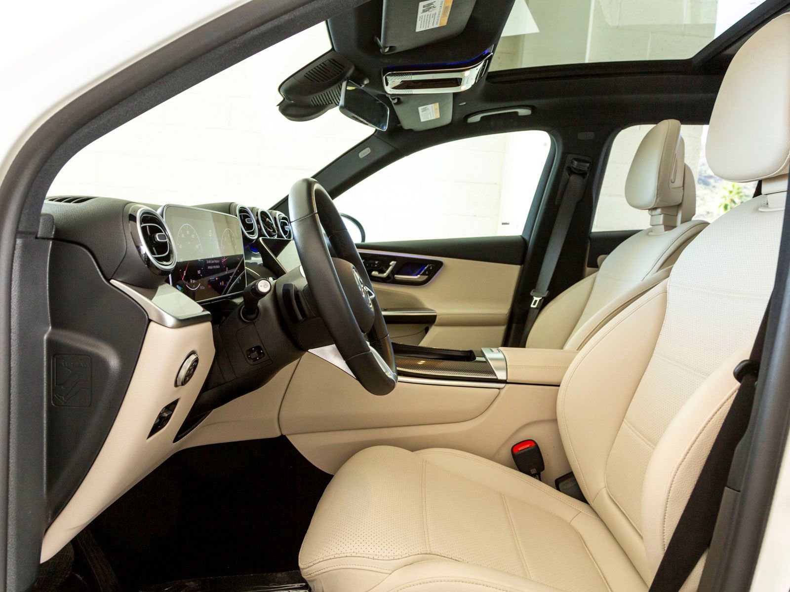 Used 2025 Mercedes-Benz GLC 300 image 16