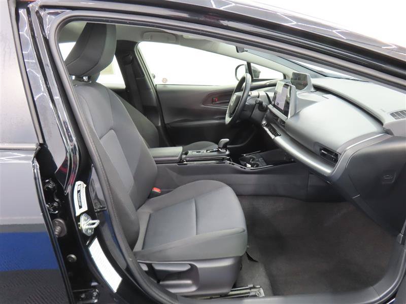 Used 2025 Toyota Prius LE FWD image 30