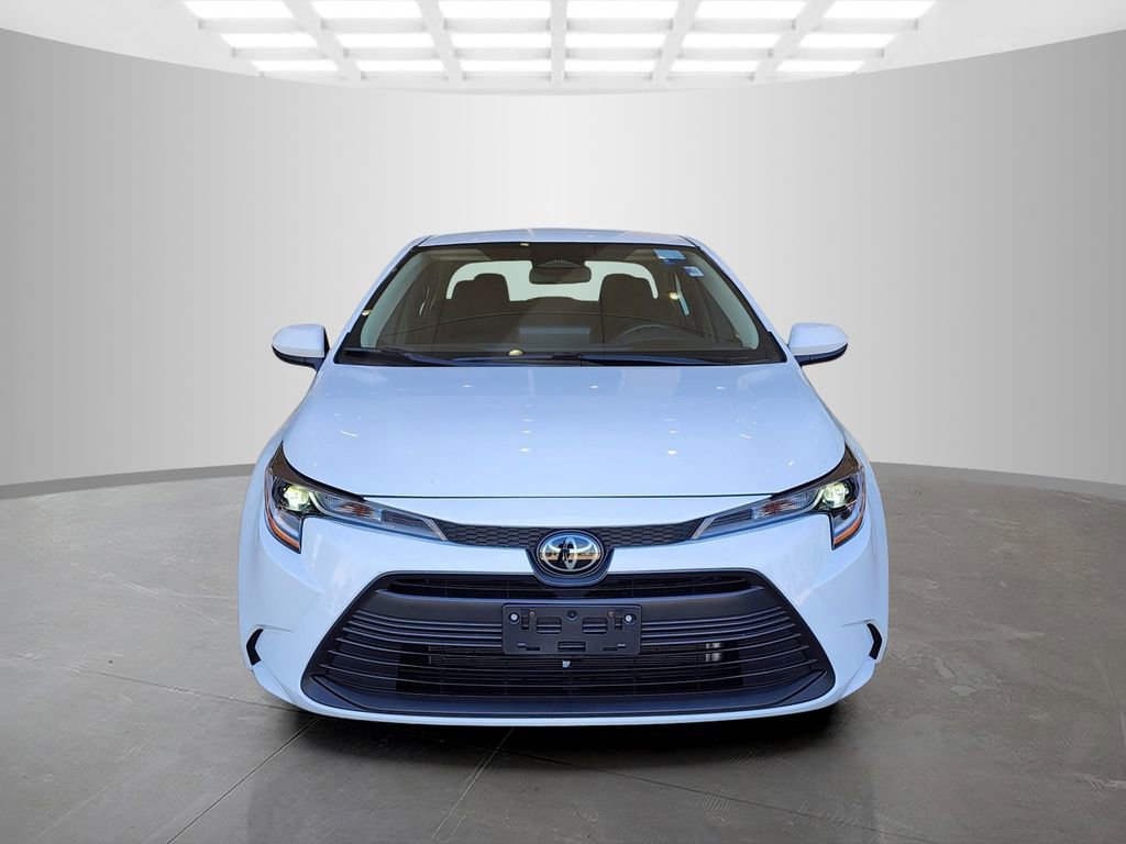 Used 2025 Toyota Corolla LE w/ LE Premium Package image 2