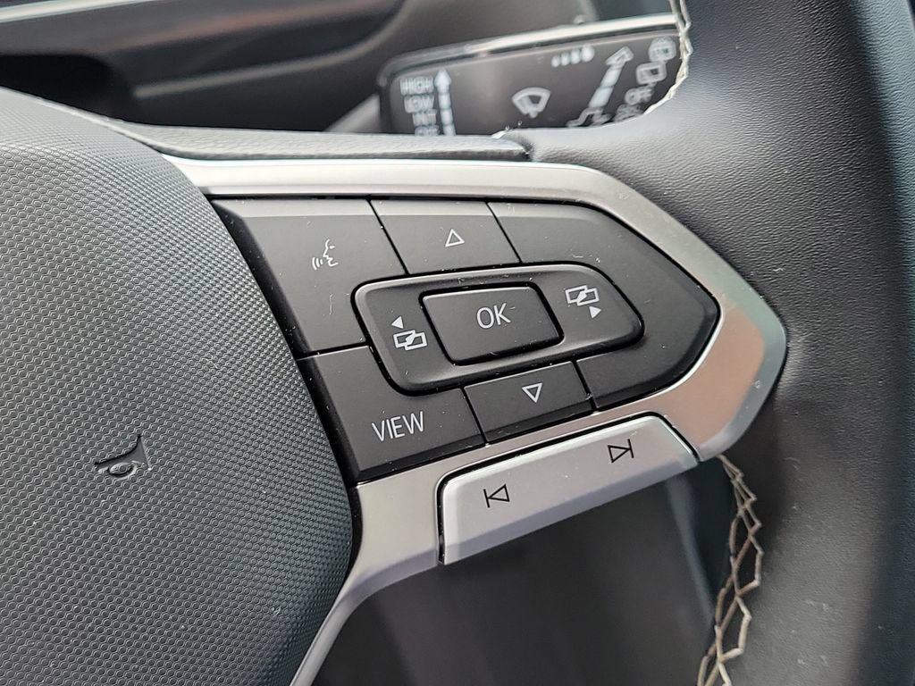 Used 2023 Volkswagen Tiguan SE w/ Panoramic Sunroof Package FWD image 30