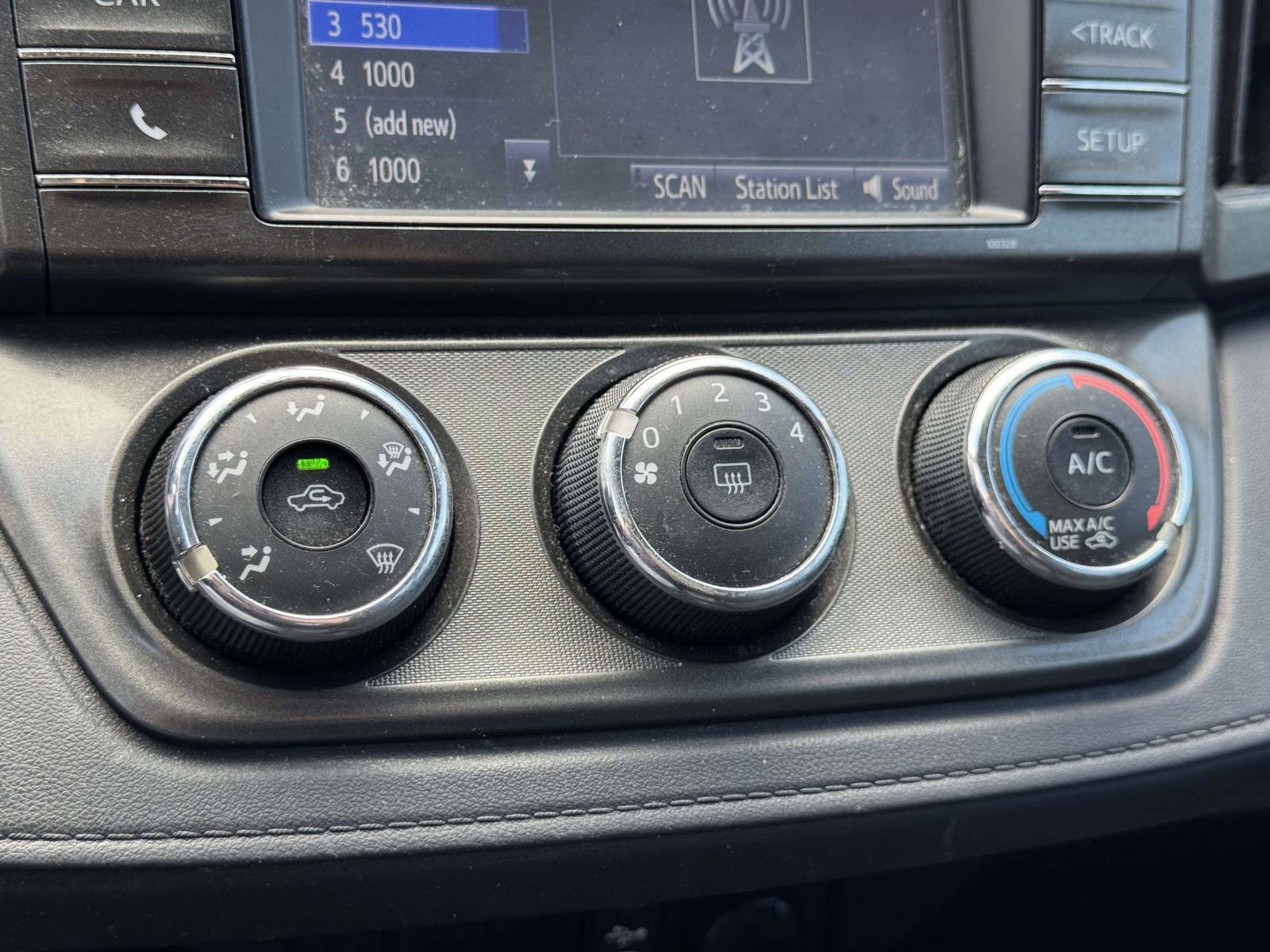 Used 2015 Toyota RAV4 LE image 26