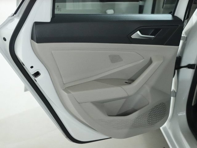 Used 2024 Volkswagen Jetta SE w/ Panoramic Sunroof Package FWD image 13