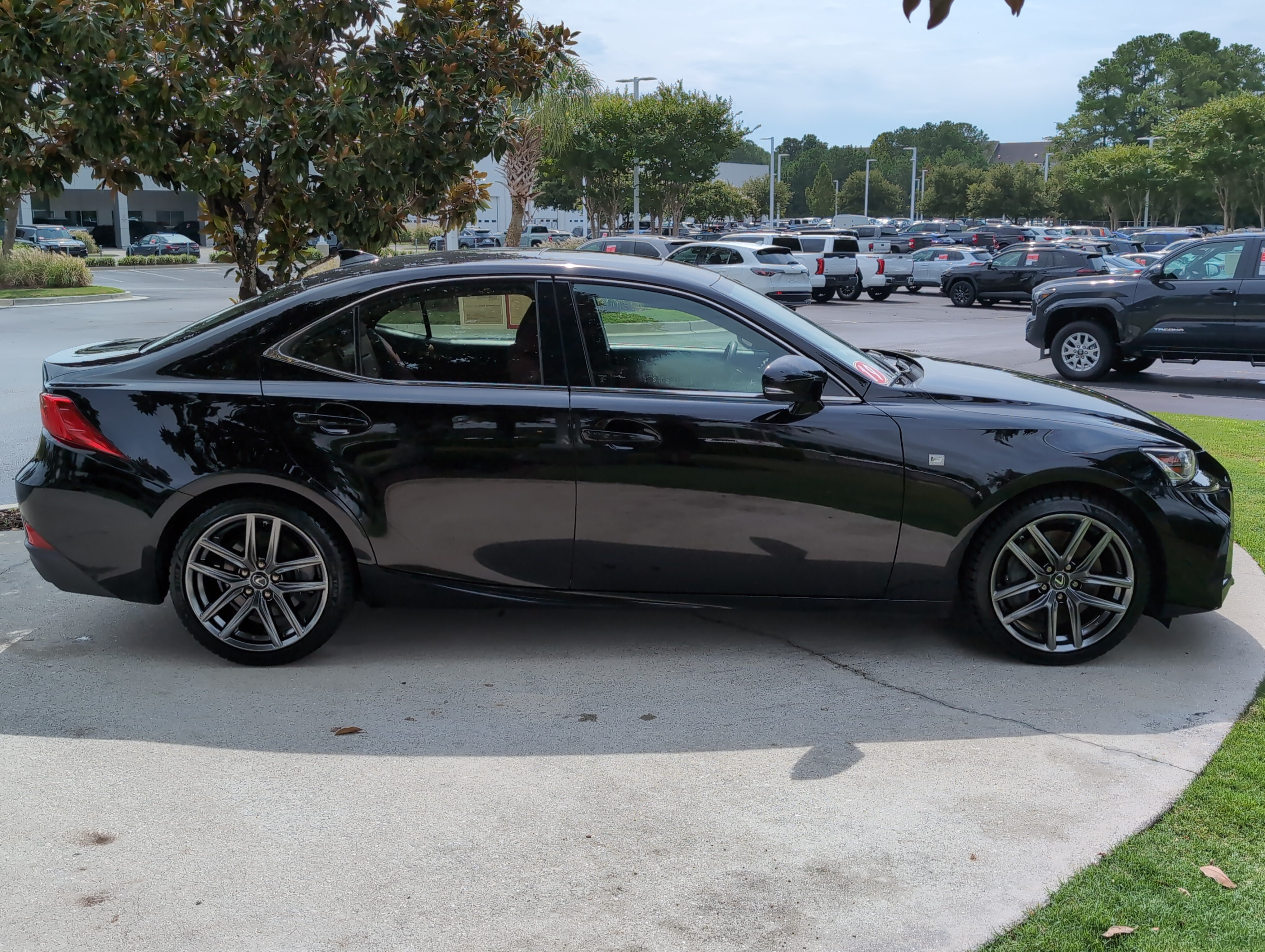 Used 2019 Lexus IS 350 F Sport w/ F Sport Package RWD image 11