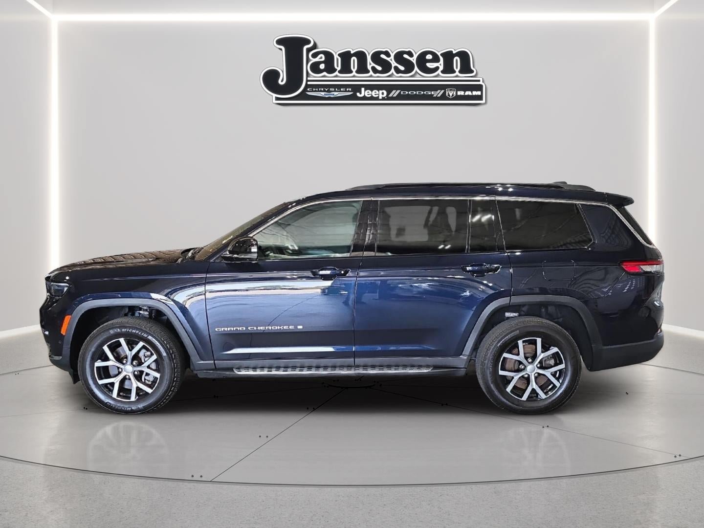 Used 2024 Jeep Grand Cherokee L Limited w/ Luxury Tech Group II AWD/4WD image 2