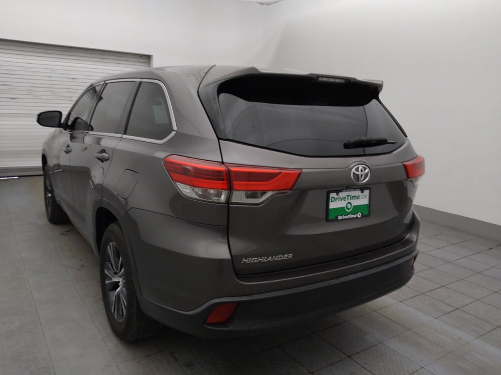 Used 2017 Toyota Highlander LE image 5