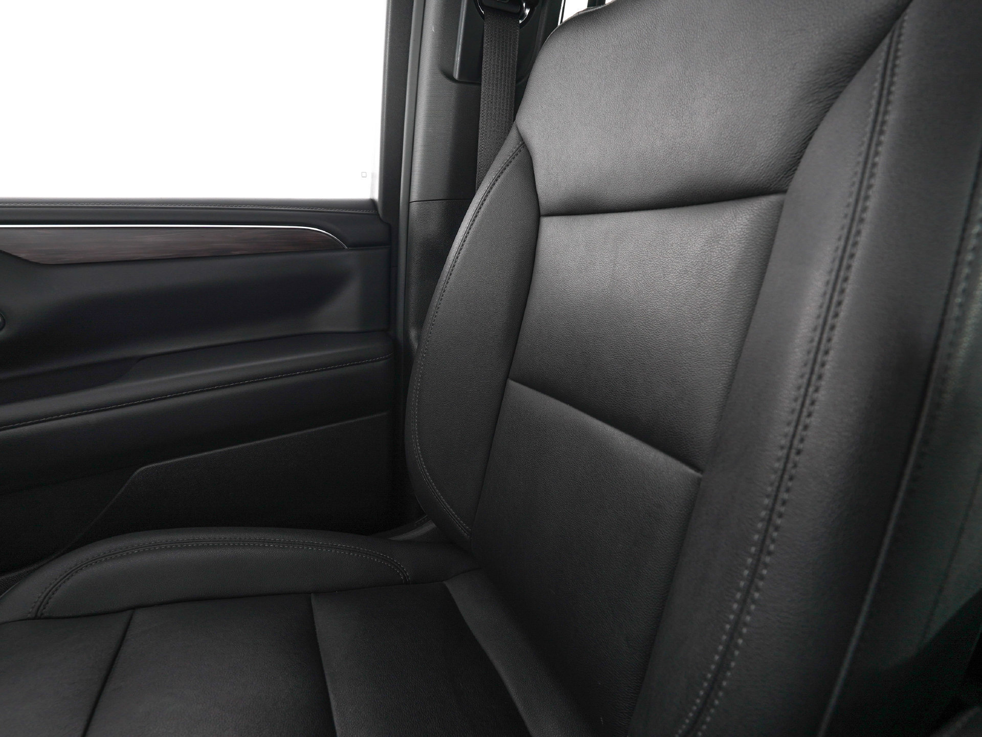 Used 2023 Chevrolet Tahoe LT w/ Luxury Package AWD/4WD image 27