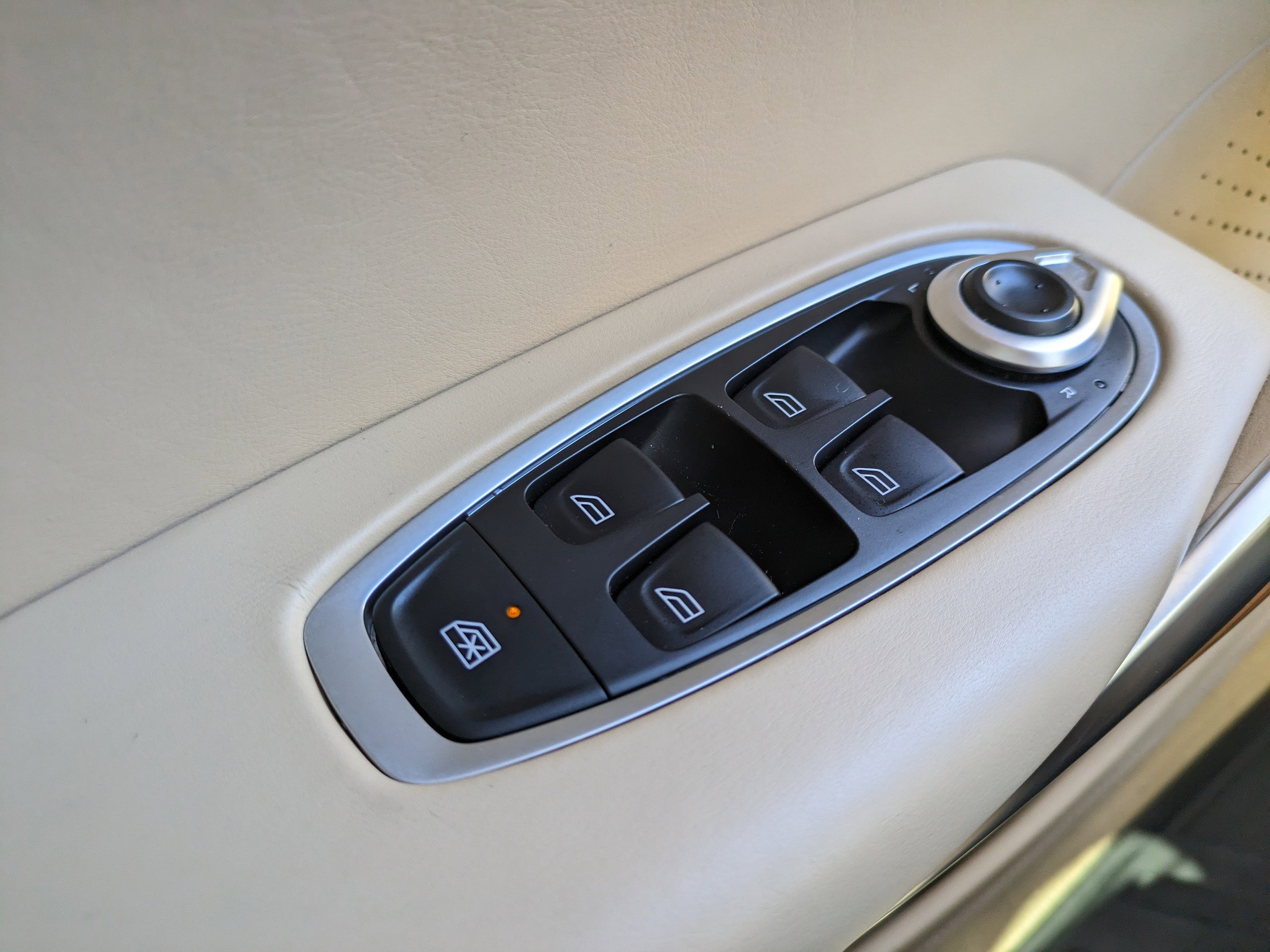 Used 2024 Aston Martin DBX AWD/4WD image 25
