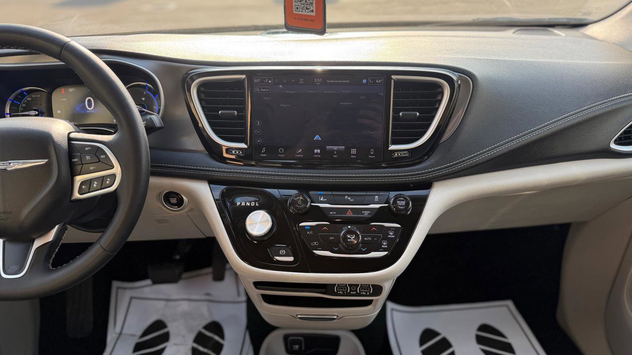Used 2024 Chrysler Pacifica Select FWD image 15