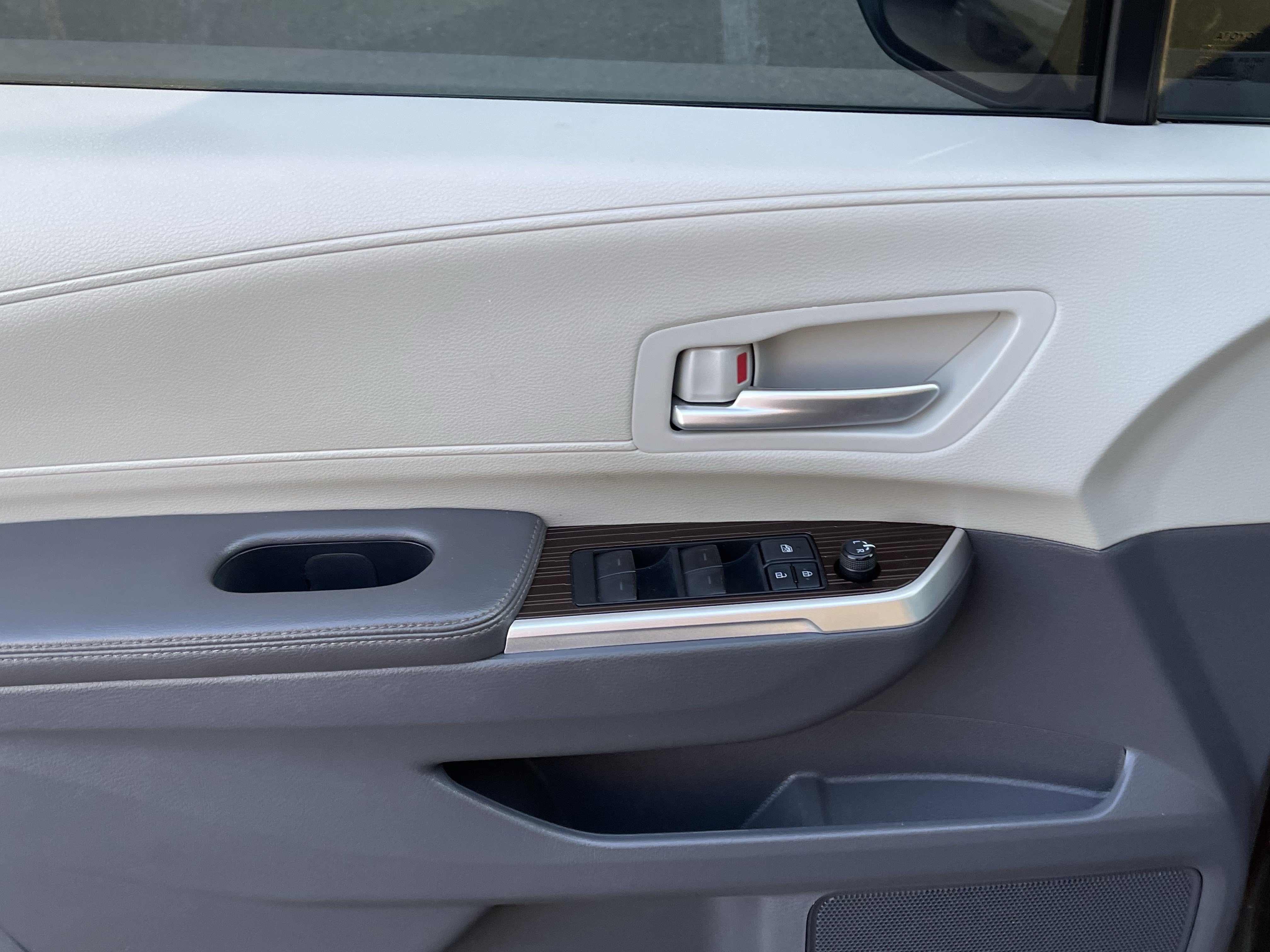 Certified 2021 Toyota Sienna XLE AWD/4WD image 18
