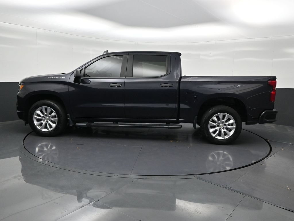 Used 2023 Chevrolet Silverado 1500 Custom RWD image 2