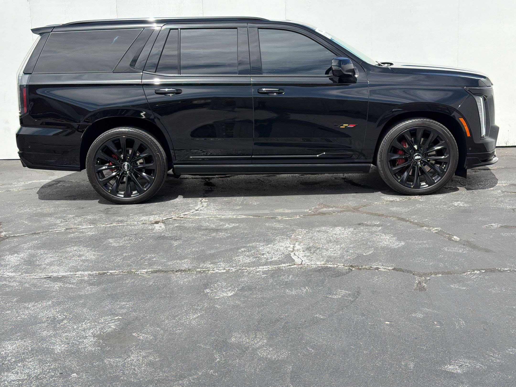 Certified 2025 Cadillac Escalade V w/ LPO, ONYX Package AWD/4WD image 7