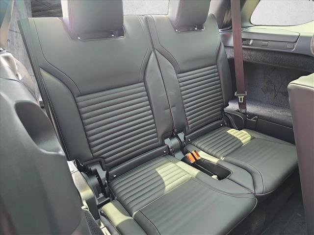 Used 2025 Land Rover Discovery S AWD/4WD image 12