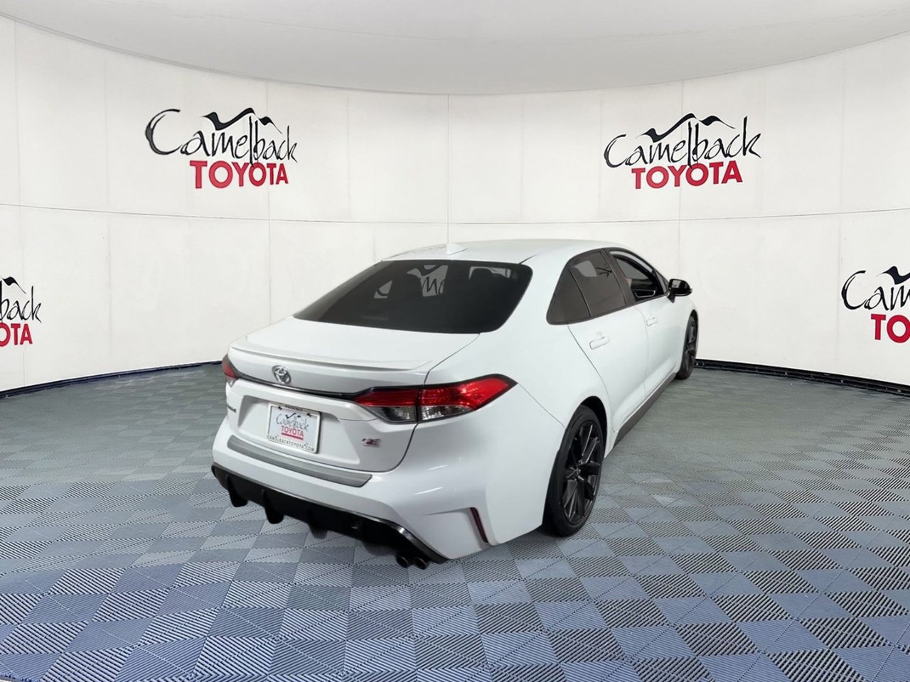 Used 2024 Toyota Corolla SE FWD image 3