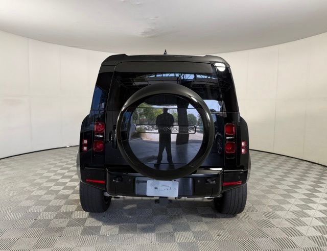 Used 2025 Land Rover Defender 110 X-Dynamic SE AWD/4WD image 7