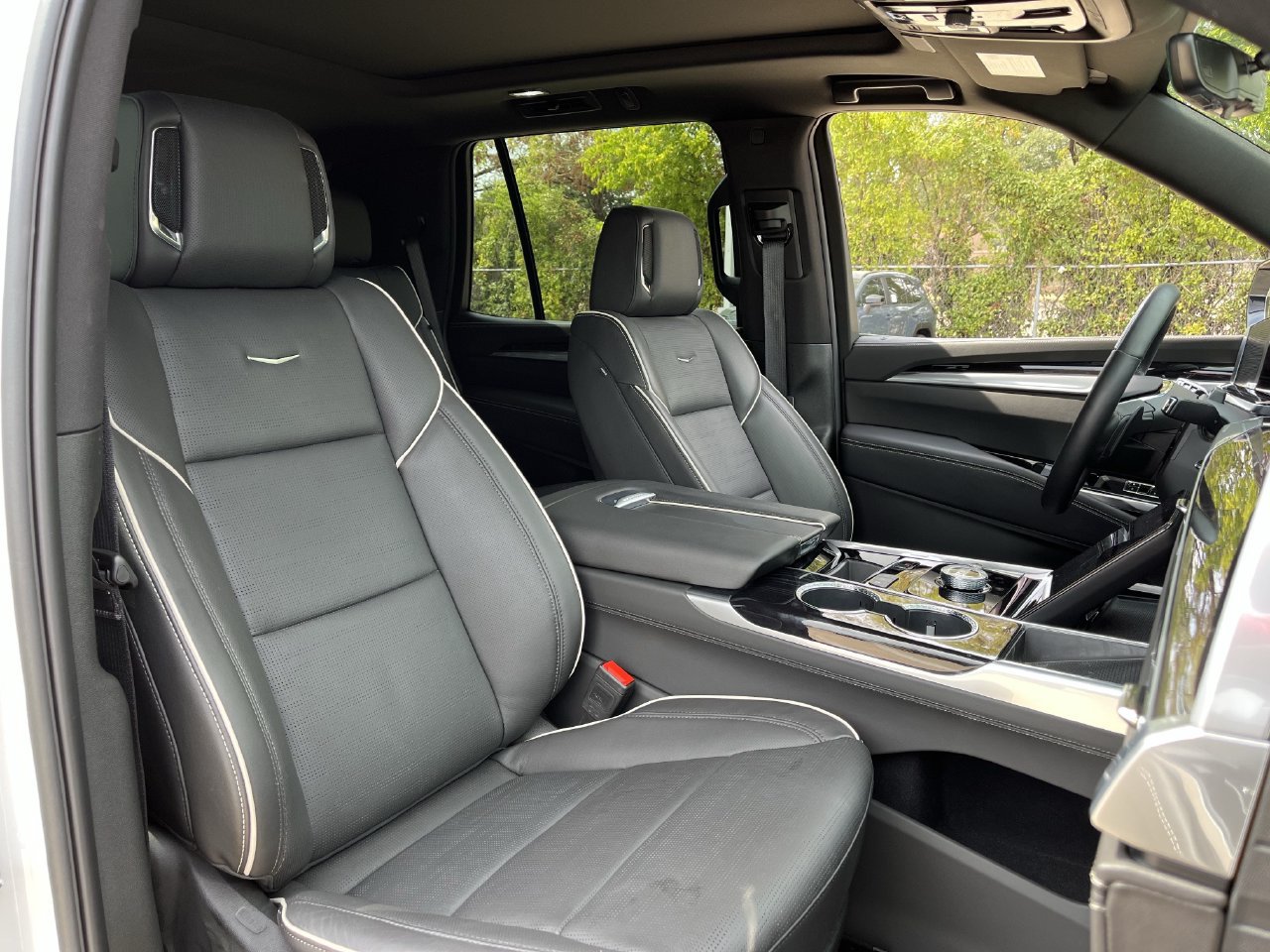 Used 2025 Cadillac Escalade Sport w/ LPO, Floor Liner Package AWD/4WD image 25