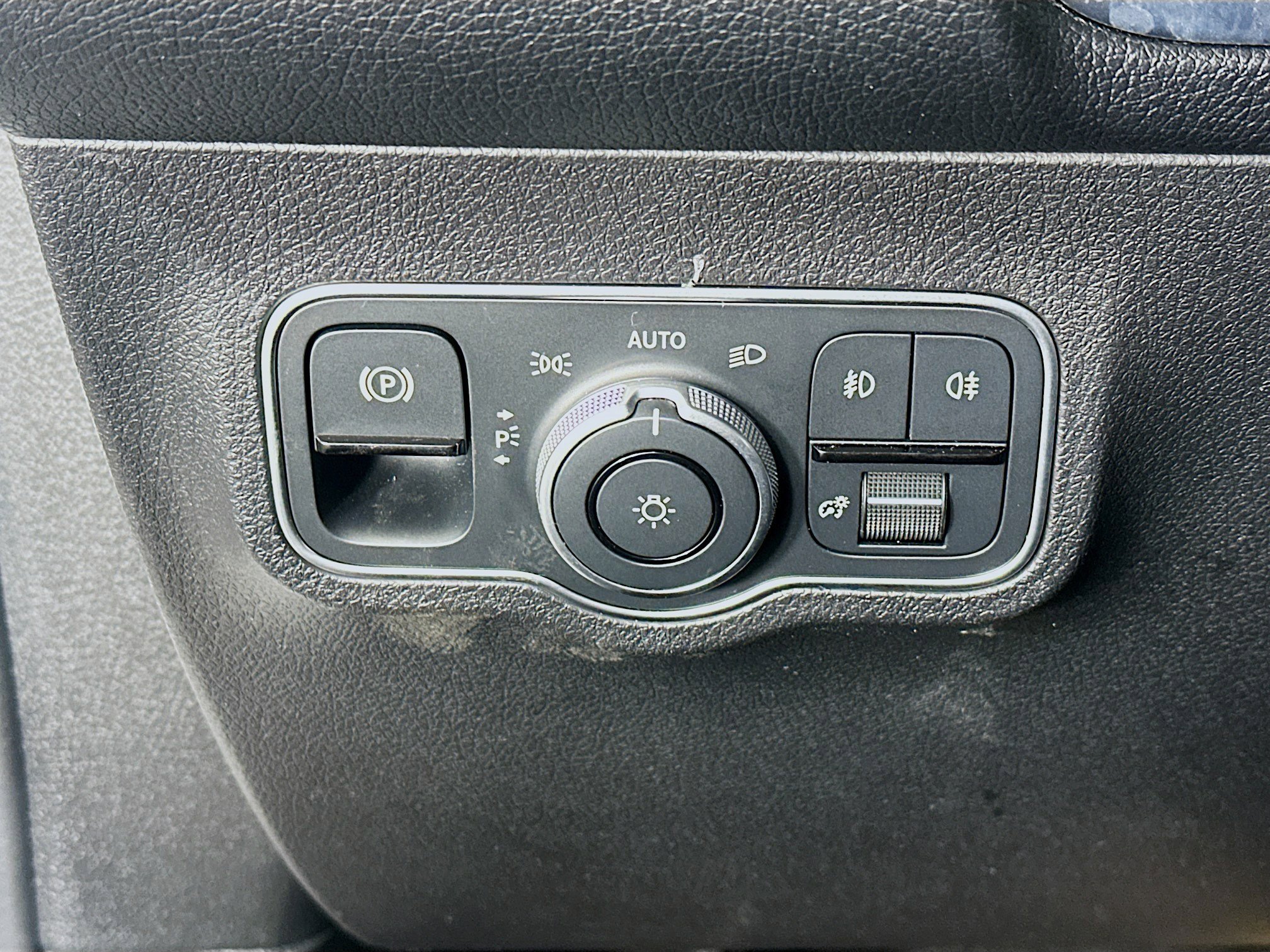 Used 2025 Mercedes-Benz GLB 250 image 17