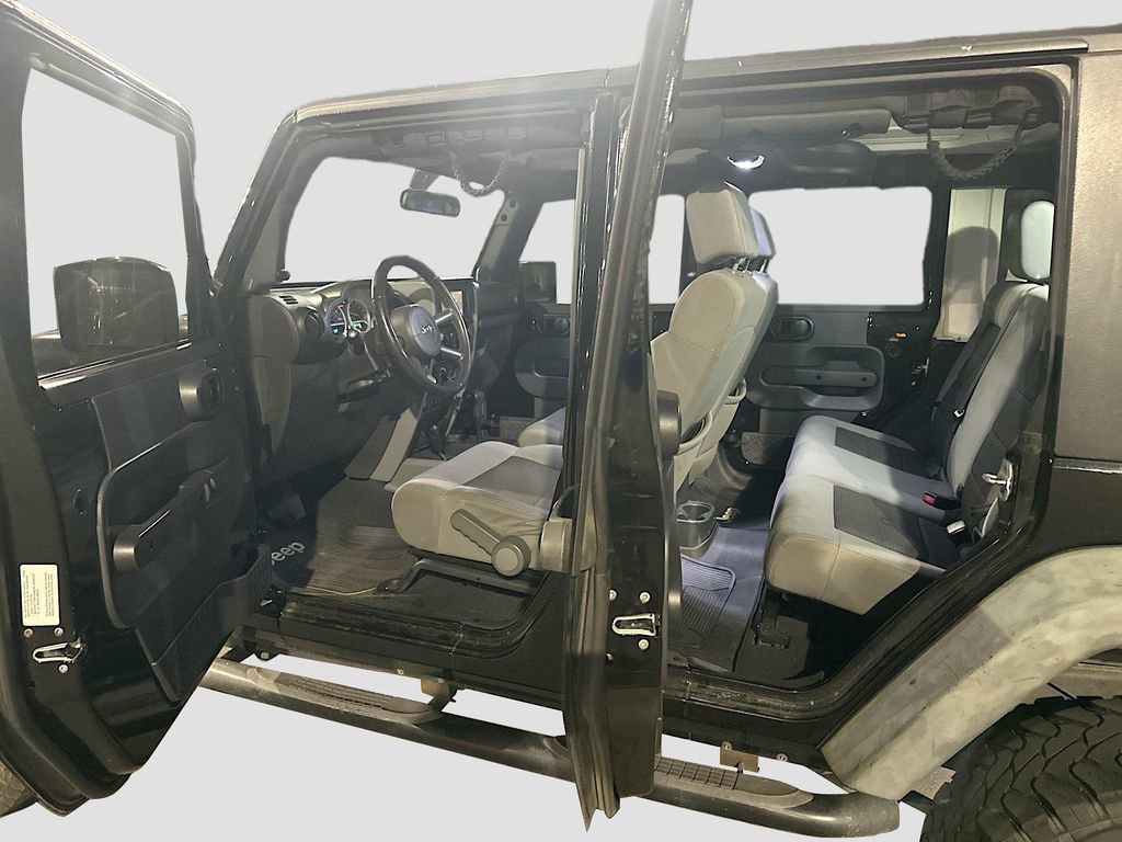 Used 2010 Jeep Wrangler Unlimited Rubicon image 16