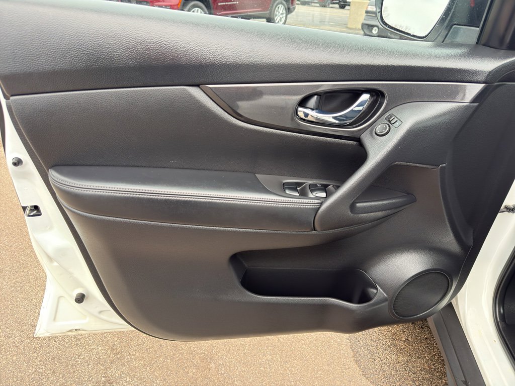 Used 2017 Nissan Rogue S w/ S Appearance Package image 13