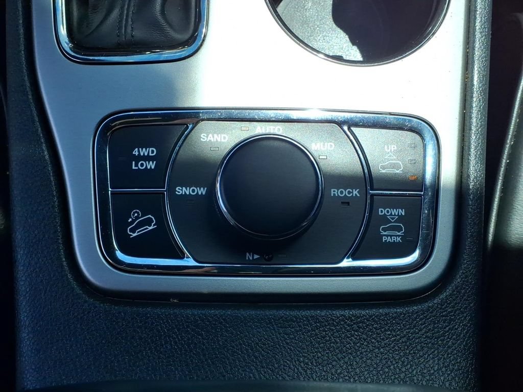 Used 2018 Jeep Grand Cherokee High Altitude AWD/4WD image 16