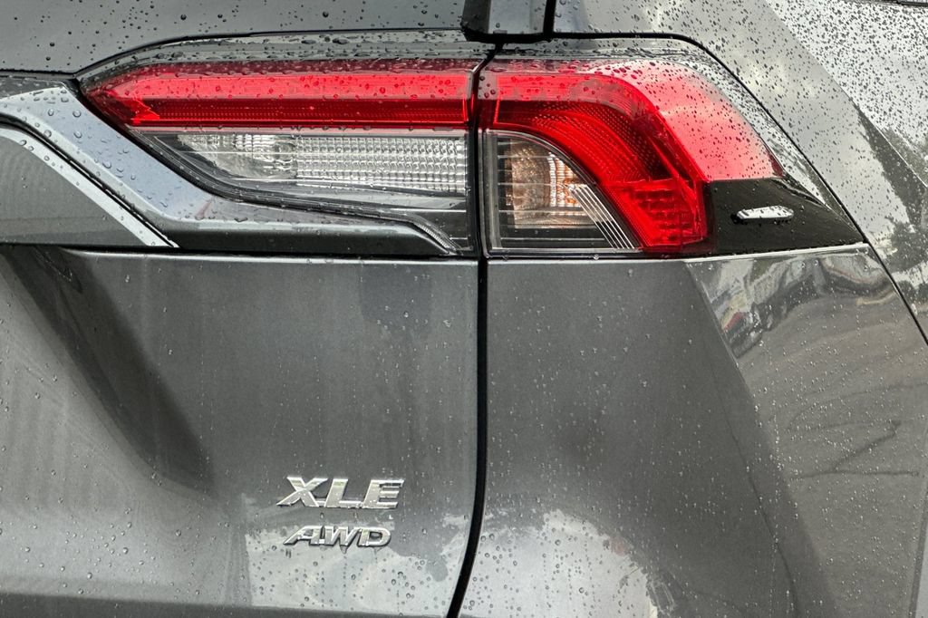 Used 2025 Toyota RAV4 XLE AWD/4WD image 28