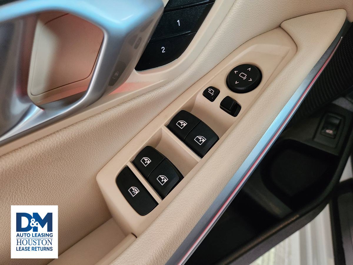 Used 2023 BMW 330i Sedan w/ Premium Package image 31