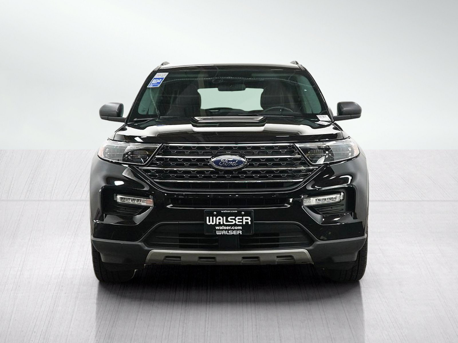 Used 2021 Ford Explorer XLT w/ Equipment Group 202A AWD/4WD image 9