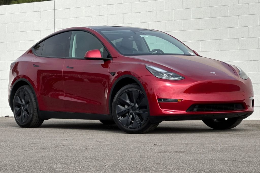 Used 2024 Tesla Model Y 2WD image 2
