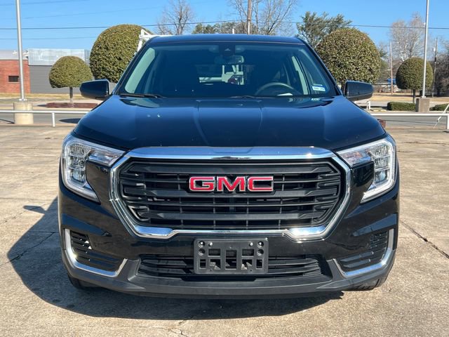 Used 2024 GMC Terrain SLE image 2